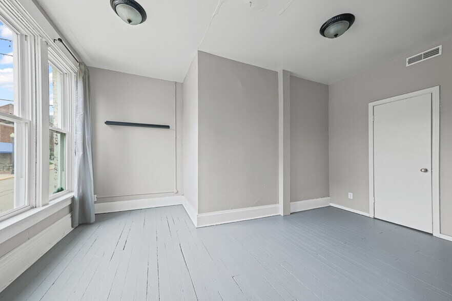 More Photos Of 361 E Main St, Alliance Storefront Retail Office For Sale