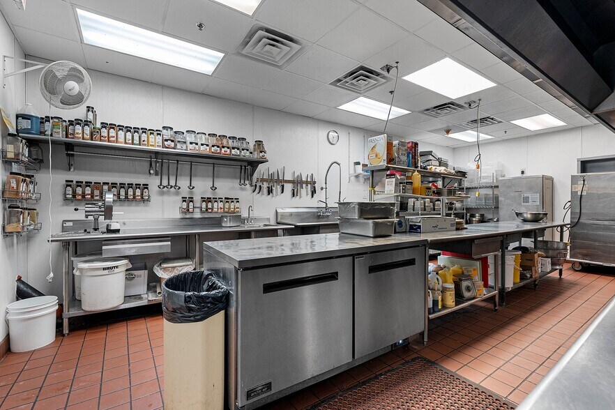 More Photos Of 18398 Waubee Park Ln, Lakewood Hotel For Sale