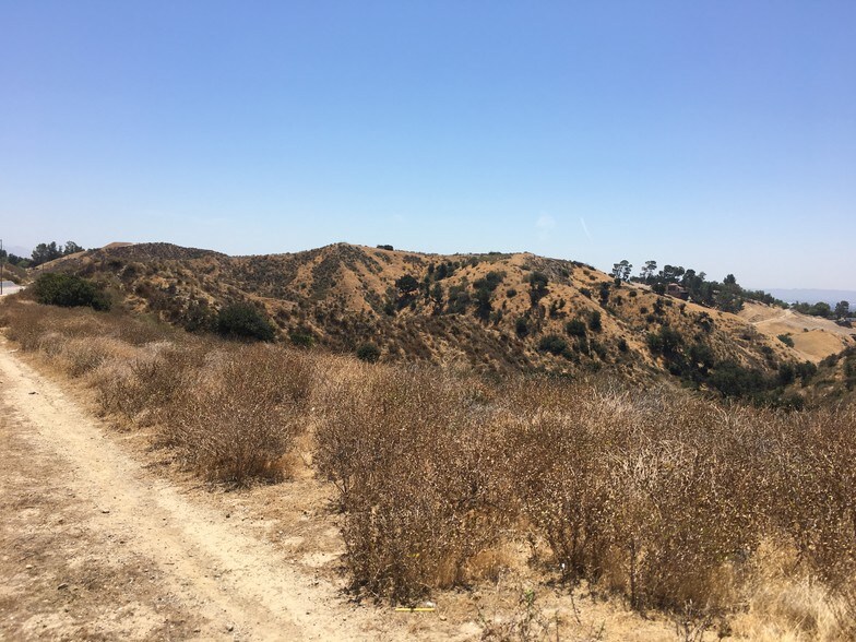 More Photos Of 18100 Sesnon Blvd, Granada Hills Land For Lease