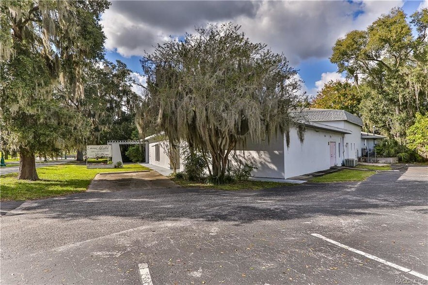 More Photos Of 202 W Highland Blvd, Inverness Medical For Lease