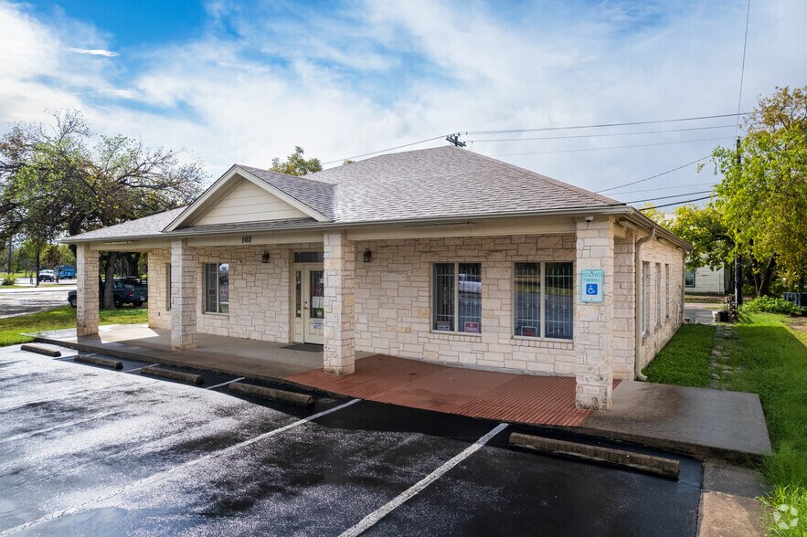 More Photos Of 107 N US Hwy 183, Leander Storefront For Sale
