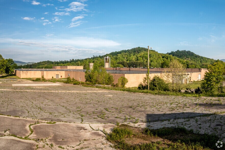 Primary Photo Of 110 One Genesis Way, Spruce Pine Distribution For Sale