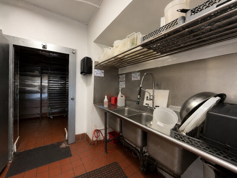 More Photos Of 300 Bay Shore Blvd, San Francisco Restaurant For Lease