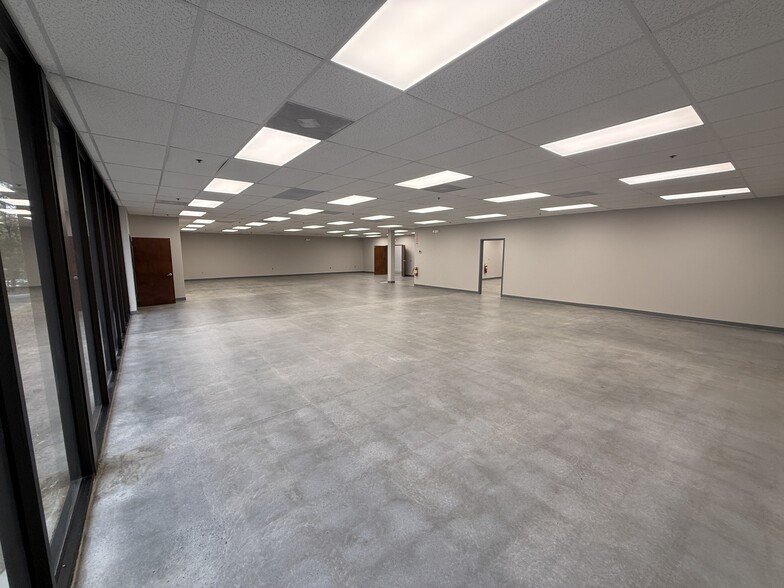 More Photos Of 3001 Kingston Ct SE, Marietta Manufacturing For Sale