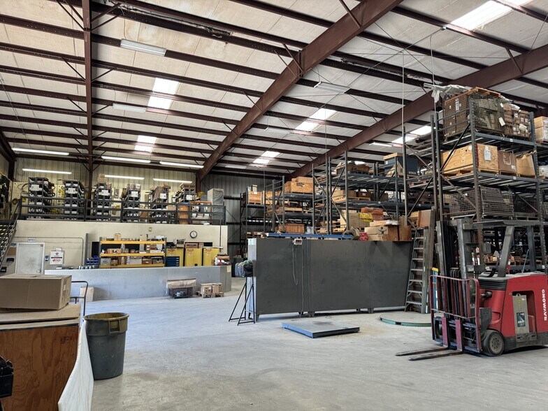 More Photos Of 16031 E I-10 Fwy, Channelview Industrial For Lease