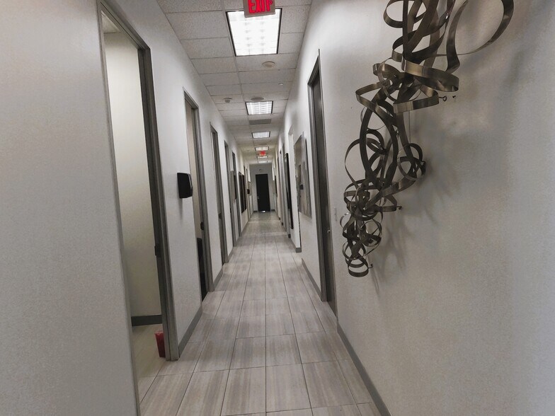 More Photos Of 16633 N Dallas Pky, Addison Office For Lease