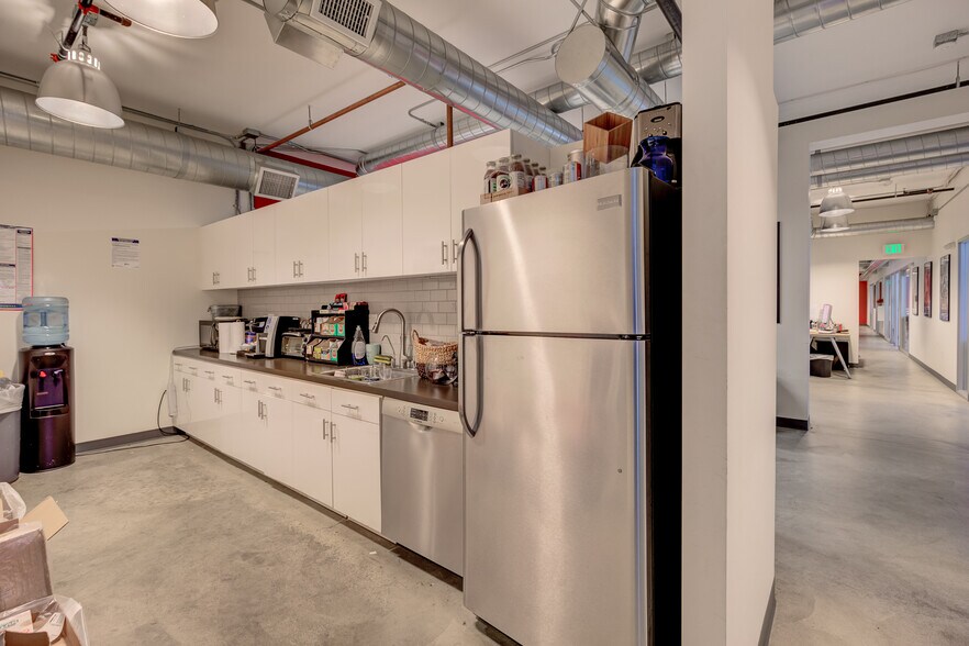 More Photos Of 5815-5825 W Sunset Blvd, Hollywood Office For Lease