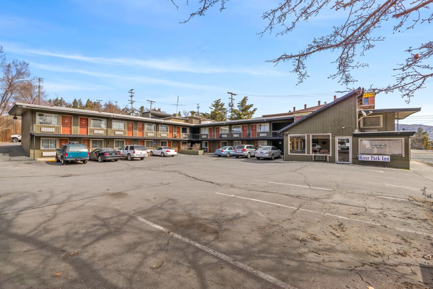 More Photos Of 11 Main St, Klamath Falls Hotel For Sale