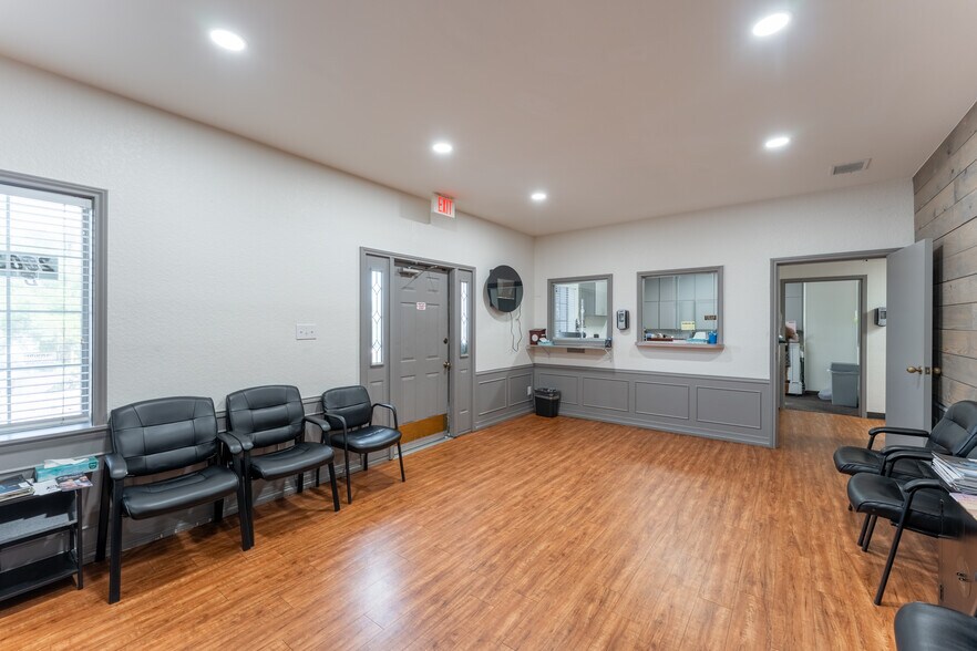 More Photos Of 2003 Medical Pky, San Marcos Medical For Sale