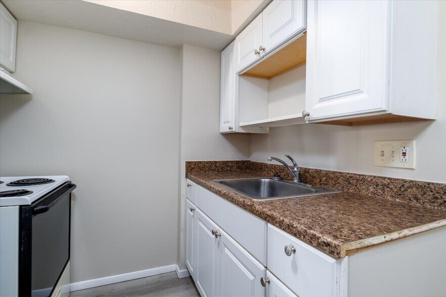 More Photos Of 1803 Cromwell Dr, Akron Apartments For Sale