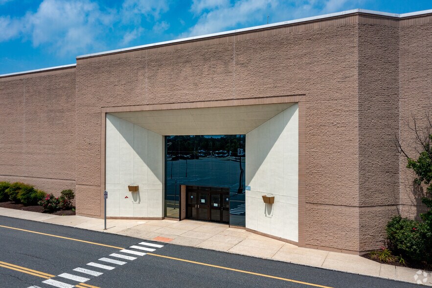 More Photos Of 4409 Black Horse Pike, Mays Landing Department Store For Lease