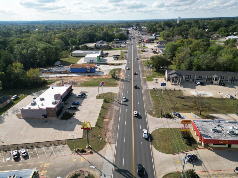 More Photos Of 1050 Broadway Ave, Gladewater General Retail For Lease