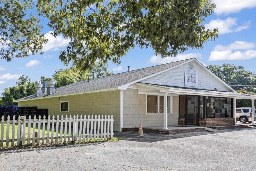 More Photos Of 712 River Rd, Washington Restaurant For Lease