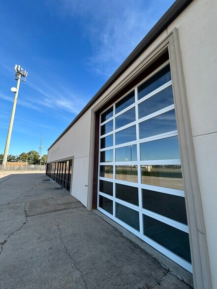 More Photos Of 331 Highway 146 S, La Porte Warehouse For Lease