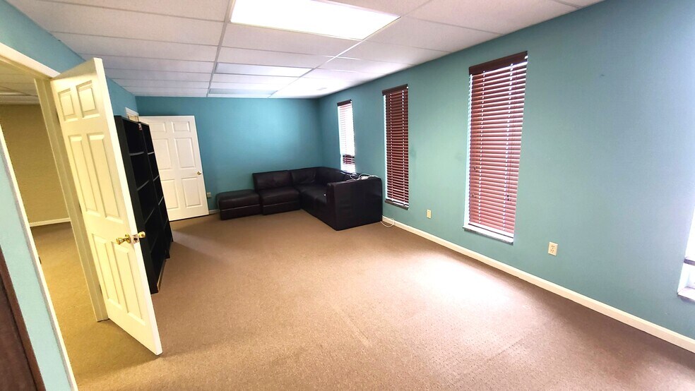More Photos Of 3161 Dixie Hwy, Erlanger Office For Lease