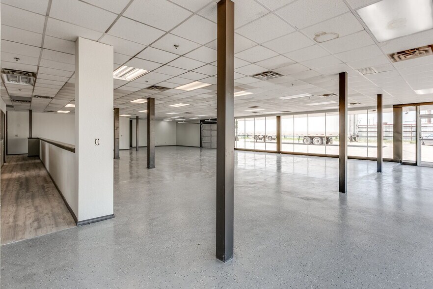 More Photos Of 3500 NW 39th St, Oklahoma City Office For Sale