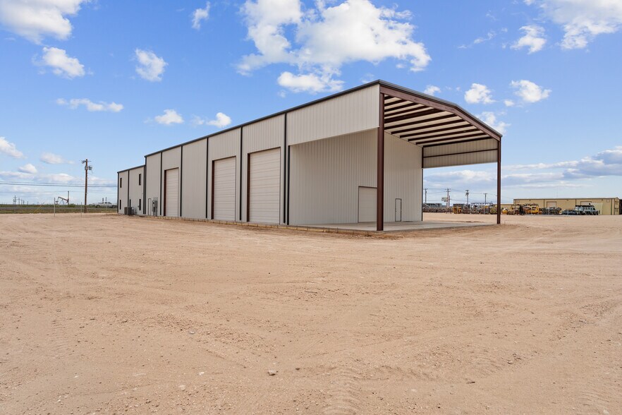 More Photos Of 7922 Interstate 20 Service rd, Odessa Warehouse For Lease