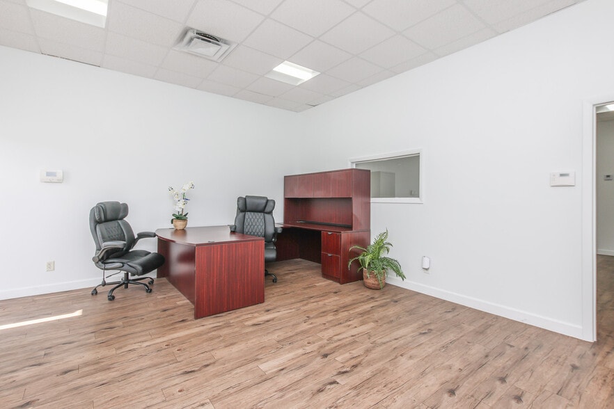 More Photos Of 3501 NW 10th Ave, Oakland Park Warehouse For Lease