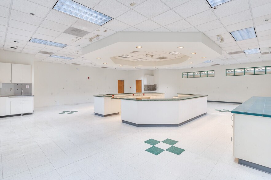 More Photos Of 222 I St, Los Banos Office For Lease