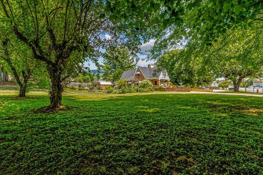 Primary Photo Of 506 W Main St, Burnsville Freestanding For Sale