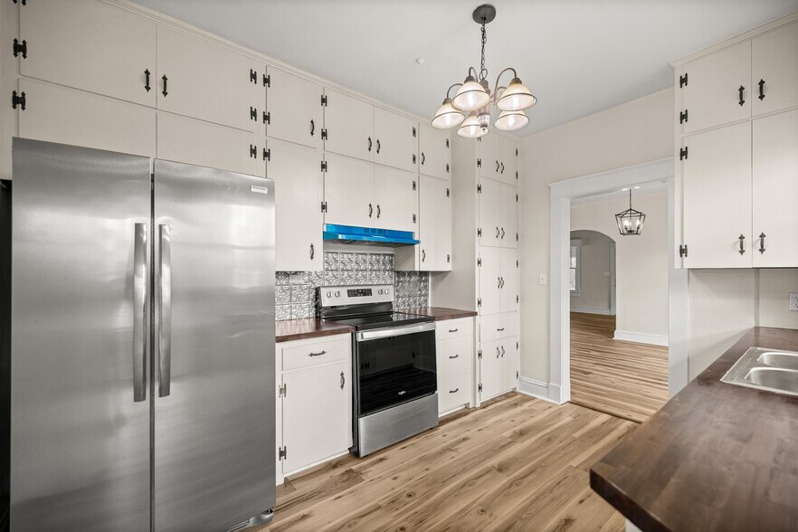 More Photos Of 7018 SE 222nd St, Hawthorne Flex For Sale