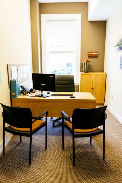 More Photos Of 321 W Hill St, Decatur Office For Lease