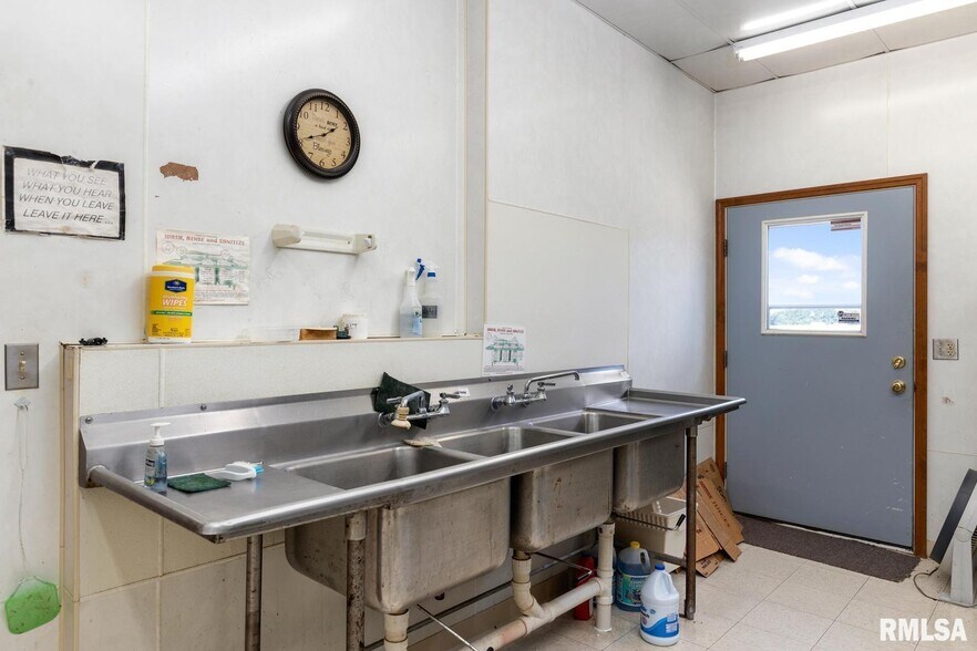 More Photos Of 1217 5th St, Lacon Restaurant For Sale