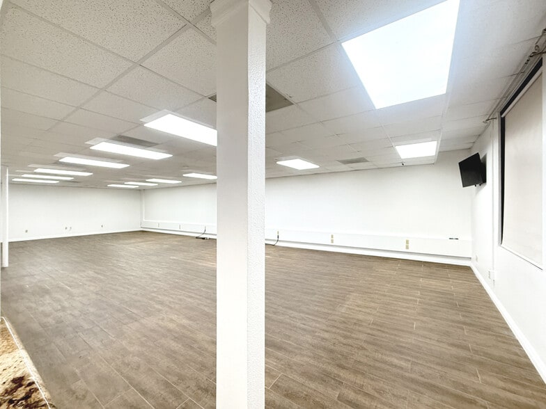 More Photos Of 248-250 E Rowland St, Covina Office For Lease