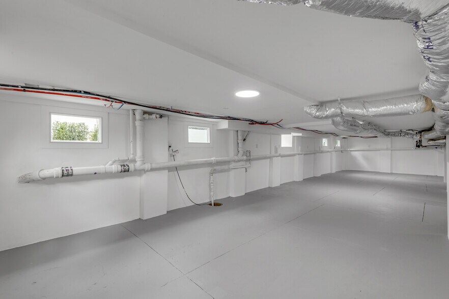 More Photos Of 214 S Riverside Dr, New Smyrna Beach Office Residential For Sale