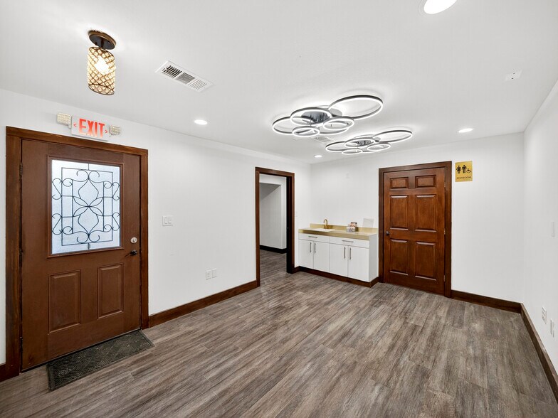 More Photos Of 612 N Third Street, Princeton Office For Sale