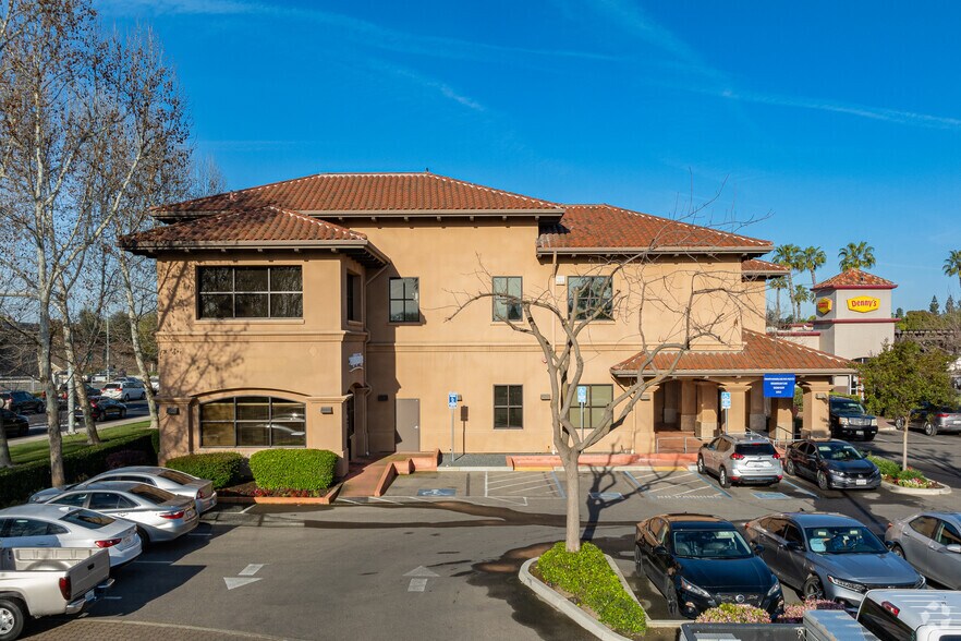More Photos Of 220 S Akers St, Visalia Medical For Lease