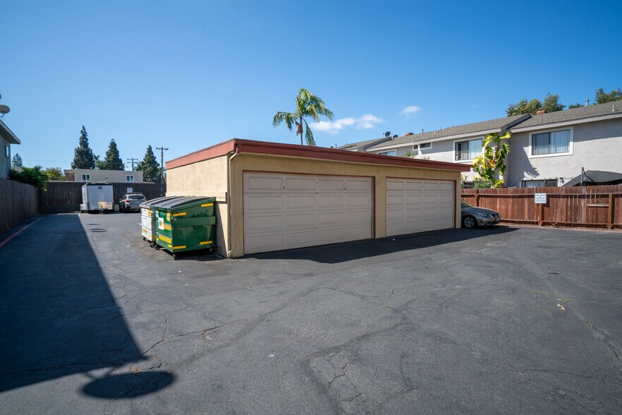 More Photos Of 383 W Wilson St, Costa Mesa Apartments For Sale