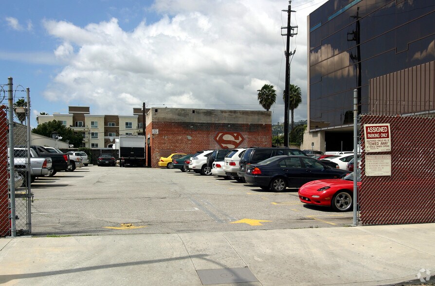 More Photos Of 1139 N Mansfield Ave, Los Angeles Flex For Sale