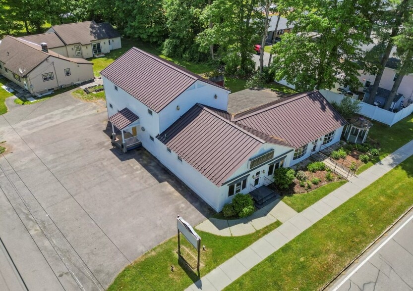 More Photos Of 260 Stockbridge Rd, Great Barrington Freestanding For Lease
