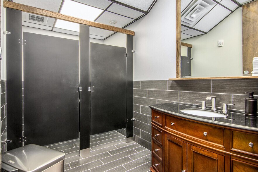 More Photos Of 601 Cien Rd, Kemah Unknown For Lease