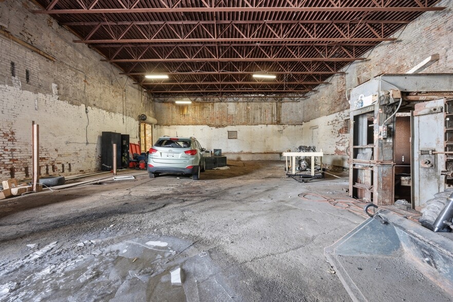 More Photos Of 688 E Eagle St, Buffalo Warehouse For Sale