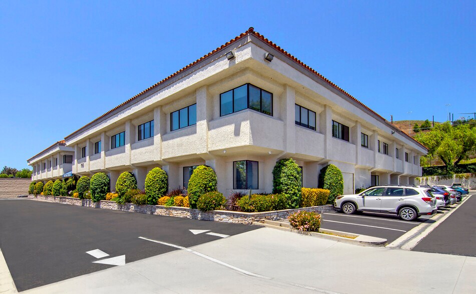 More Photos Of 31225 La Baya Dr, Westlake Village Office For Lease