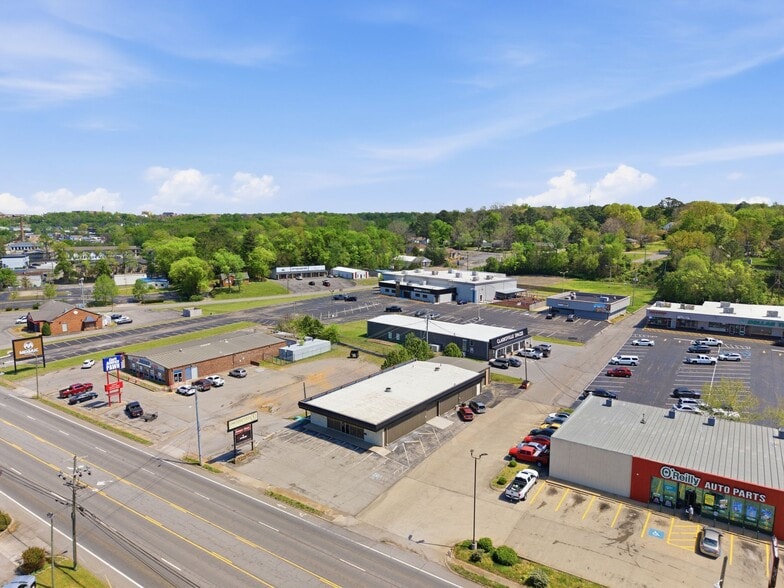 More Photos Of 1015 S Riverside Dr, Clarksville General Retail For Sale