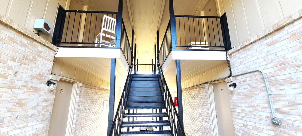 More Photos Of 1114-1128 E 9th St, Russellville Apartments For Sale