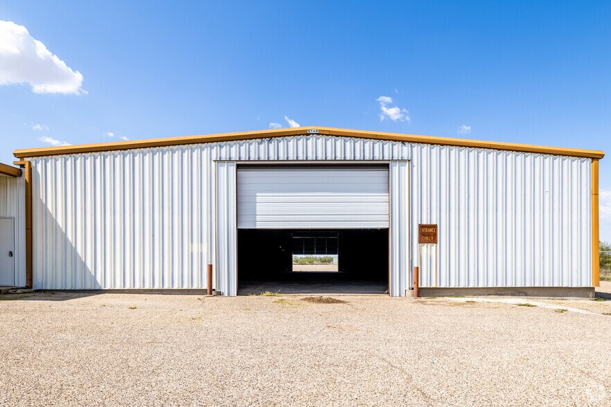 More Photos Of 605 E Yukon Rd, Odessa Warehouse For Lease