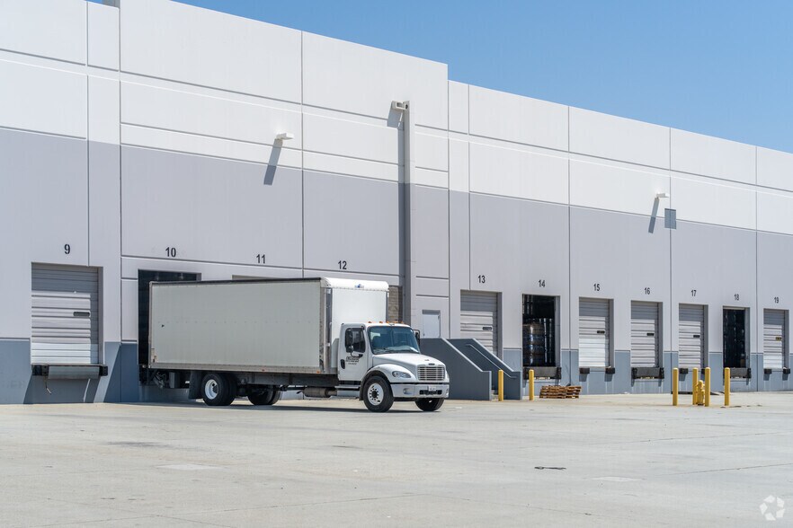 More Photos Of 2358 Cottonwood Ave, Riverside Warehouse For Lease