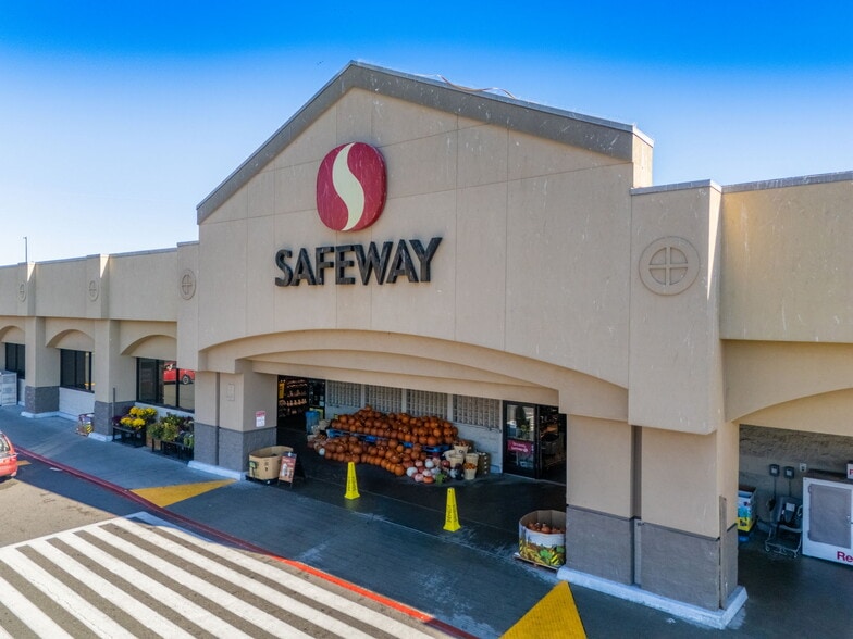 More Photos Of 31239 State Route 20, Oak Harbor General Retail For Lease