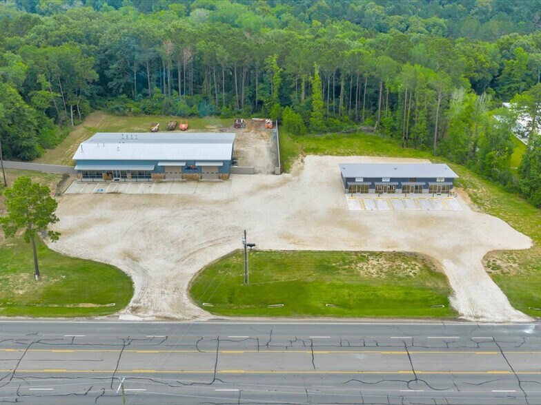 More Photos Of 9343 S US Highway 69, Huntington Showroom For Sale