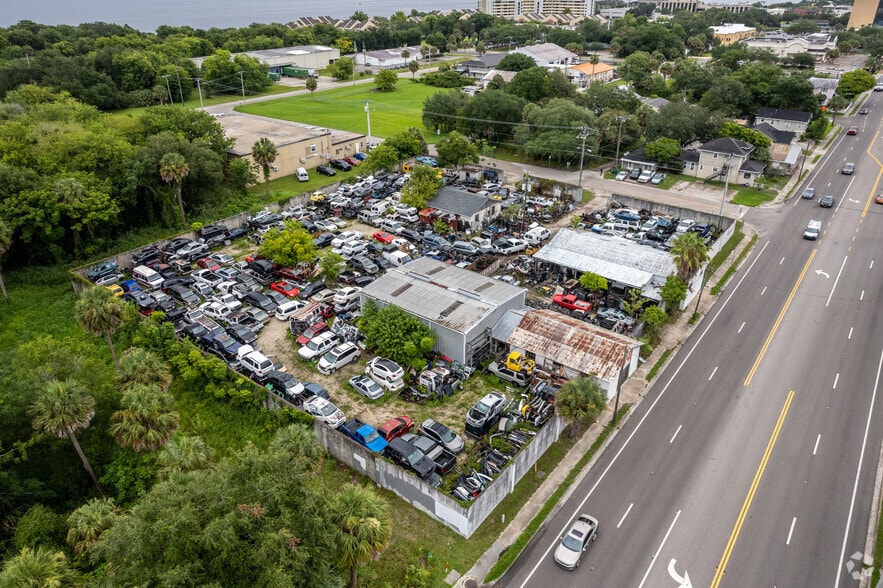More Photos Of 810 W 1st St, Sanford Auto Salvage Facility For Sale