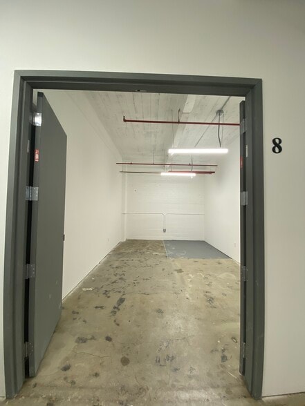 More Photos Of 901 E 31st St, Los Angeles Manufacturing For Lease