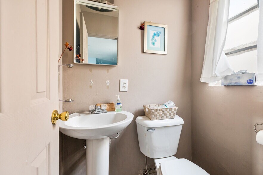 More Photos Of 1059-1063 N Palm Canyon Dr, Palm Springs Storefront For Sale