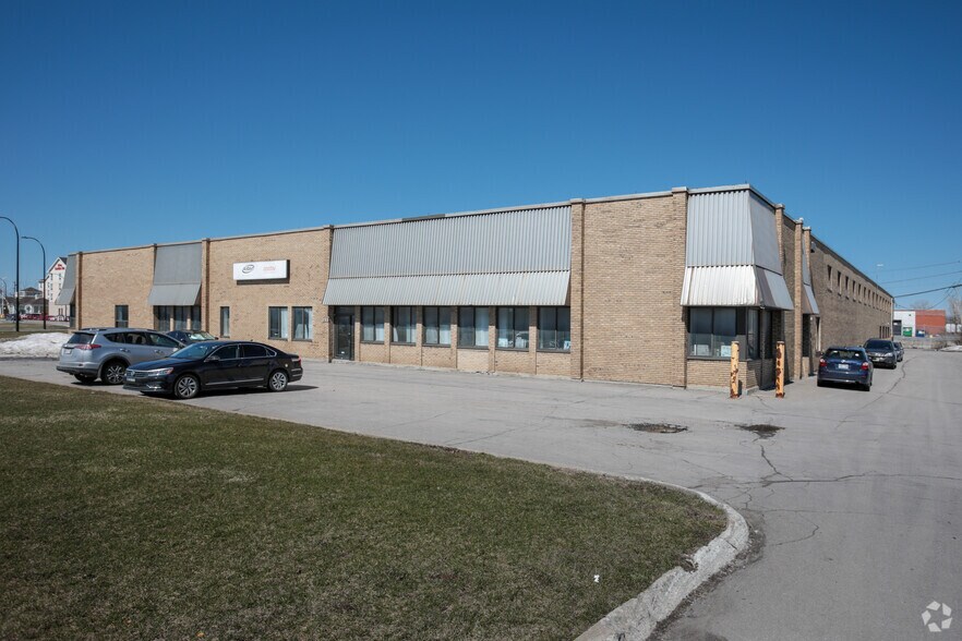 More Photos Of 165-185 Montée de Liesse, Montréal Warehouse For Sale