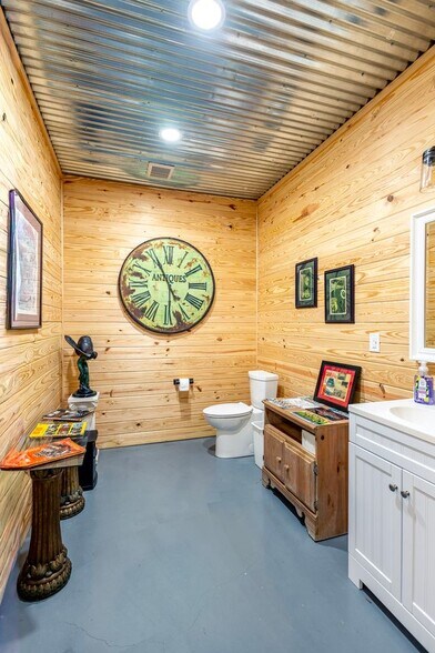 More Photos Of 2418 US-31, Falkville Warehouse For Sale