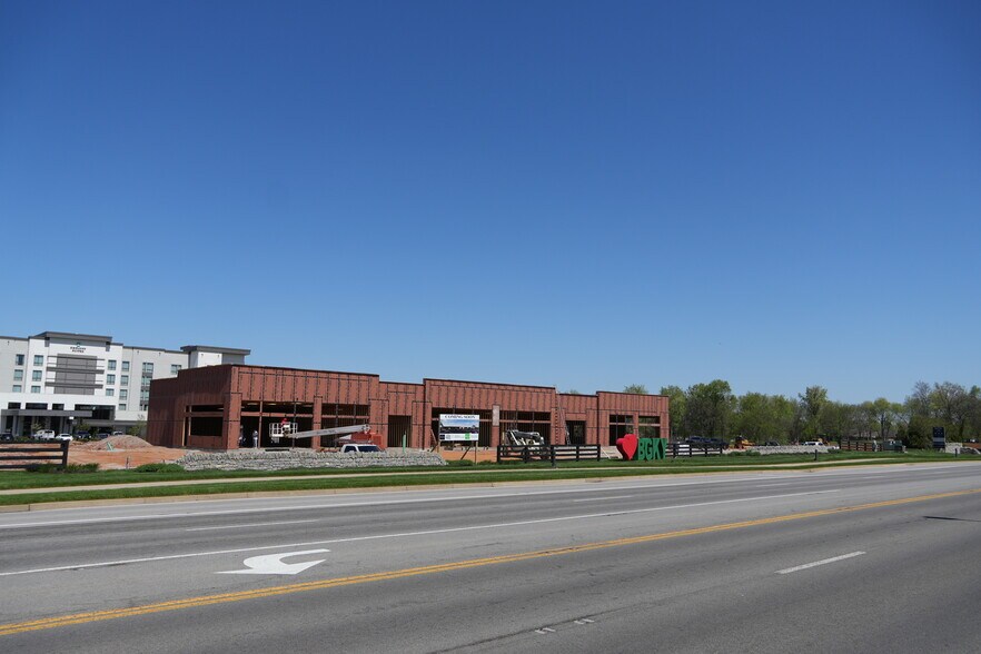 More Photos Of 525 Lovers Ln, Bowling Green Storefront Retail Office For Lease