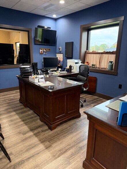 More Photos Of 1695 E Main St, Richmond Medical For Lease